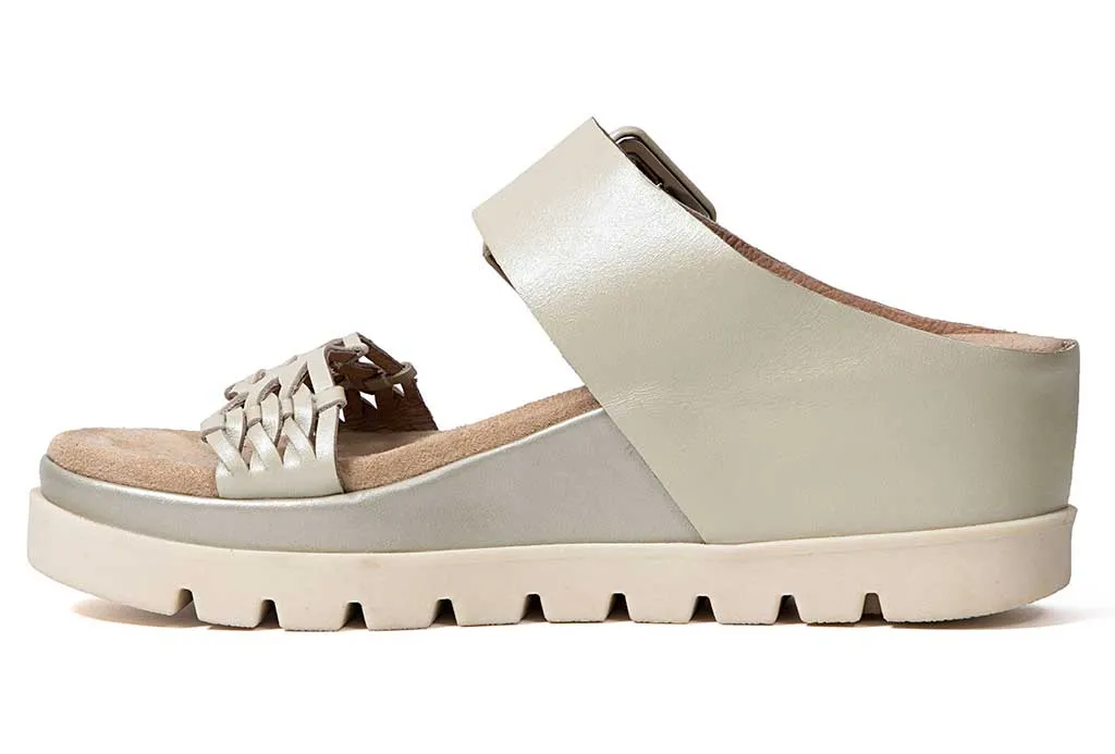 Jambu Women's Dara Champagne