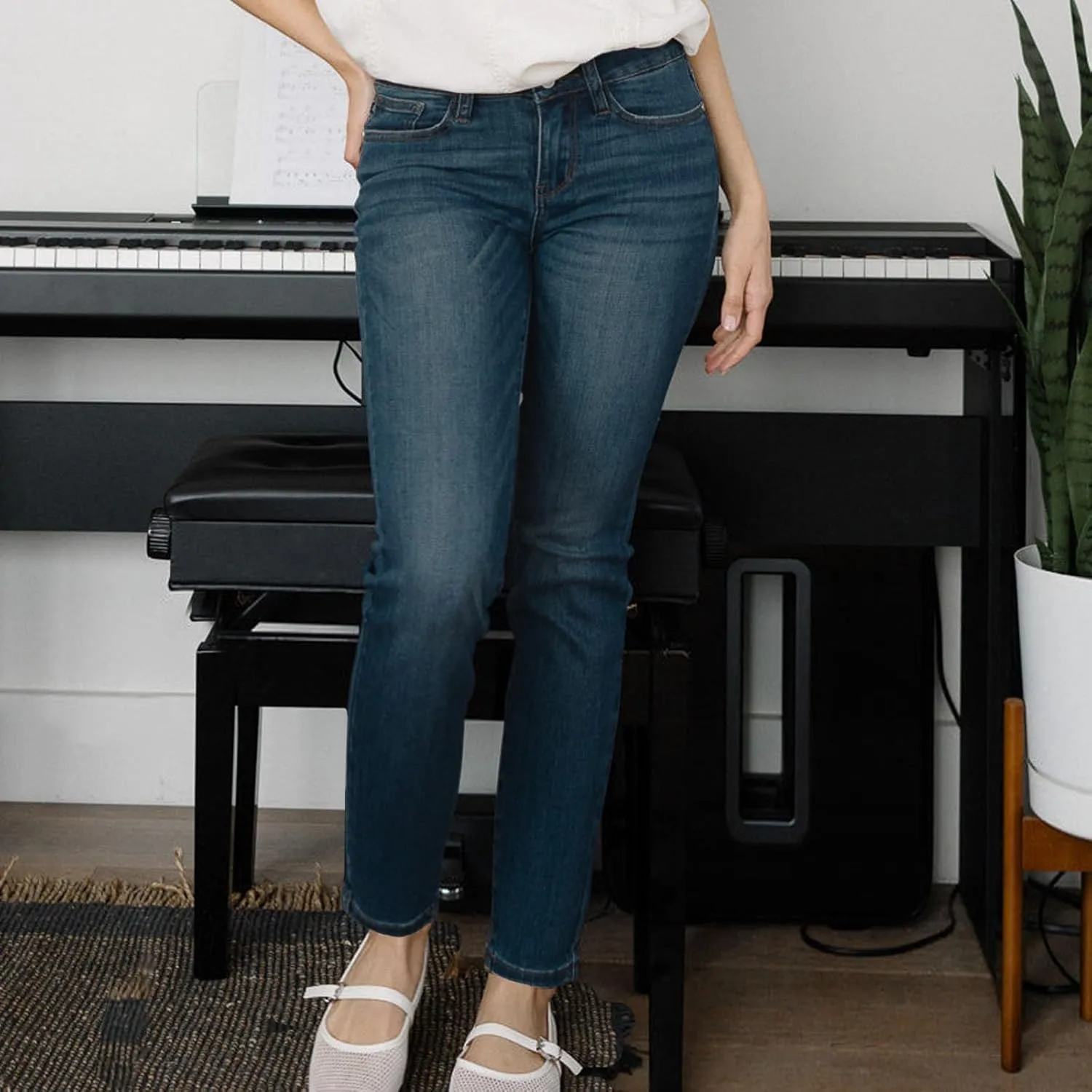 Skinny Jeans for Women High Waist Stretch Straight Leg Cropped Jeans Comfy Distressed Curvy Jean Leggings with Pockets